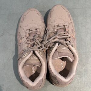 Vionic Lace-Up Sneakers in Tan Size 9.5